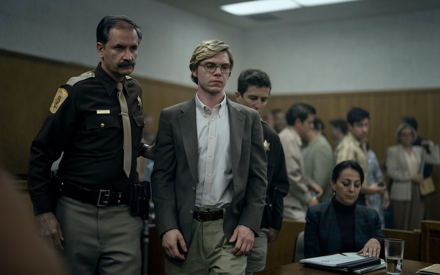 Netflix renueva 'Vigilante' y convierte 'Monster' en antología tras el éxito de 'Dahmer'