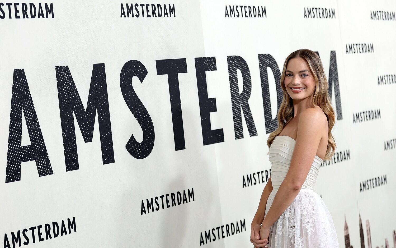 Margot Robbie explica sus fotos "llorando" frente a la casa de Cara Delevingne