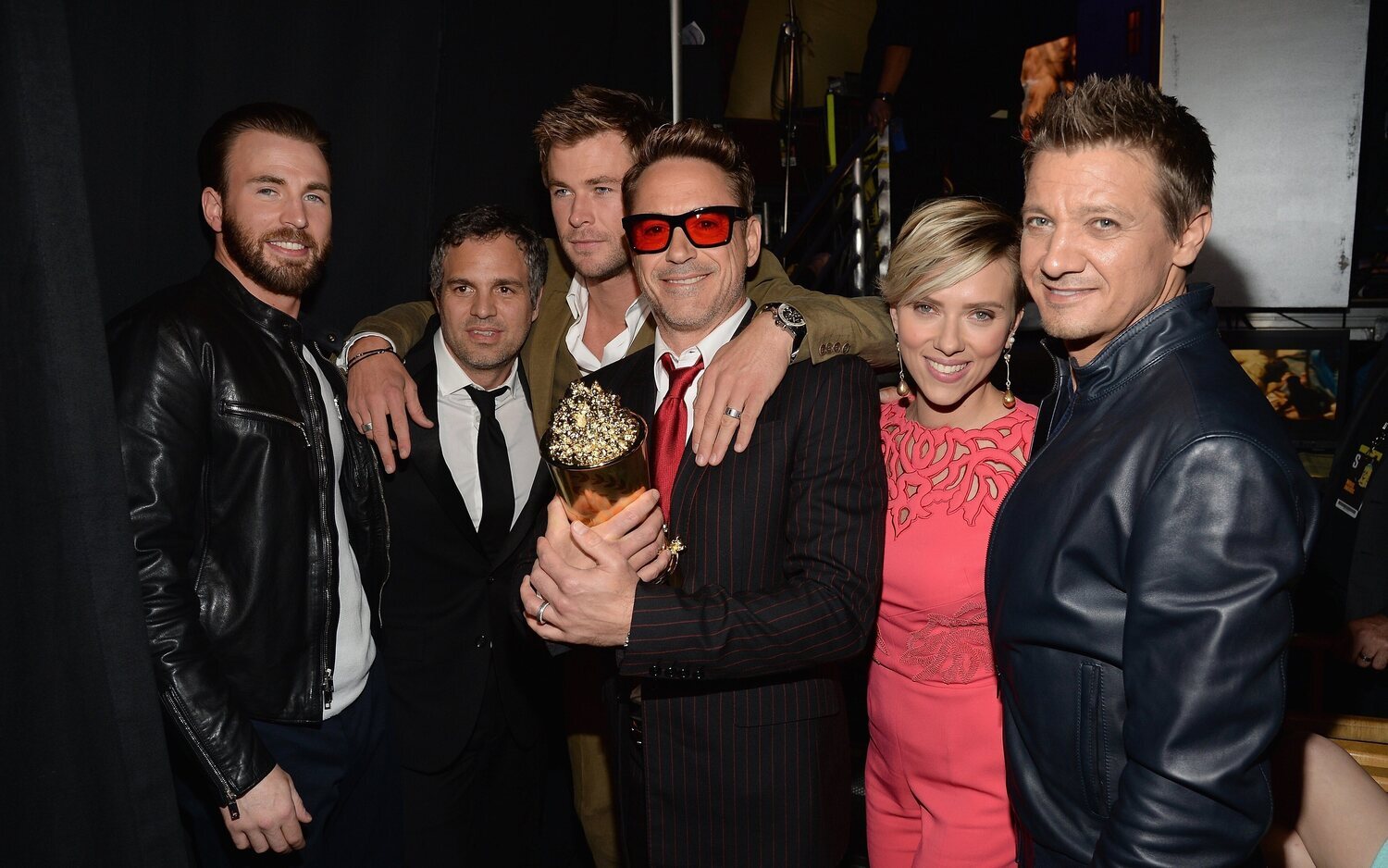Los actores de 'Los Avengers' se burlan de Chris Evans por ser el hombre vivo más sexy de 2022