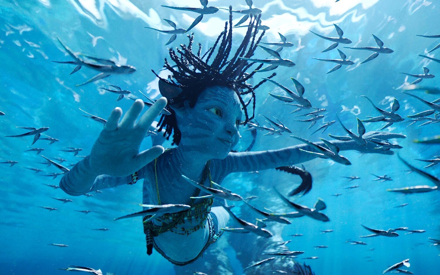'Avatar: El sentido del agua' es una "experiencia inmersiva" espectacular pero su historia flaquea según las críticas