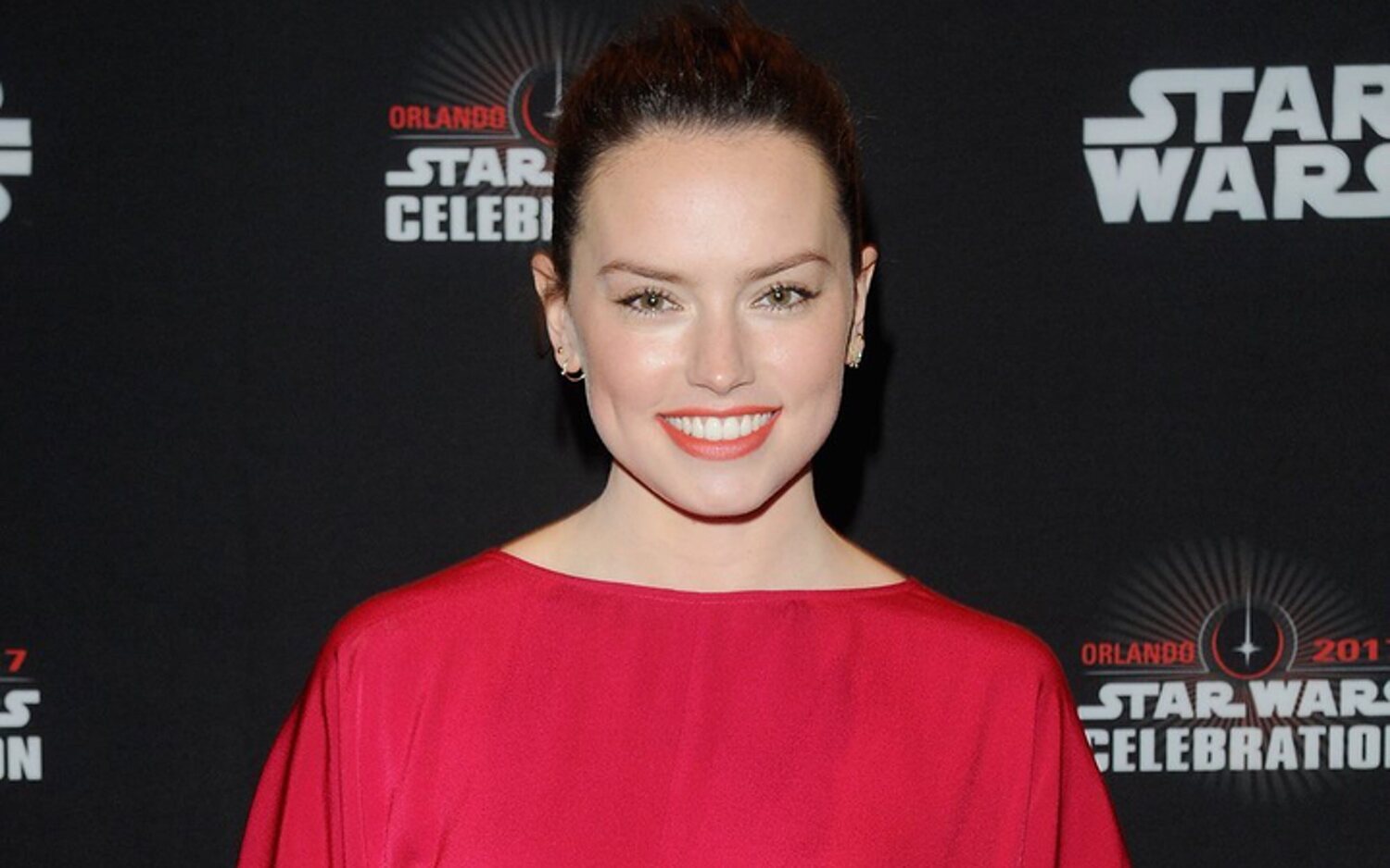 Daisy Ridley (Rey en 'Star Wars') confirma que se ha casado
