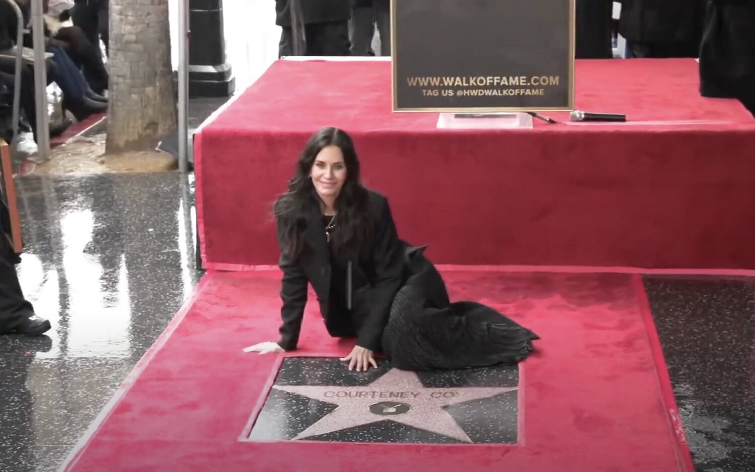 Courteney Cox celebra su estrella en el Paseo de la Fama con una reunión de 'Friends'
