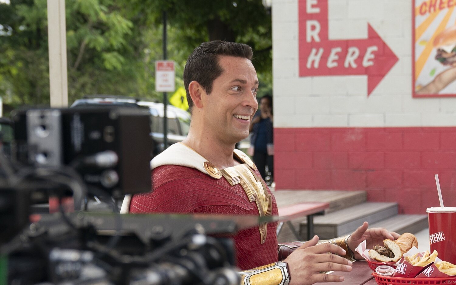 'Shazam: La furia de los dioses' empieza regular en taquilla y Zachary Levi condena la toxicidad de las redes