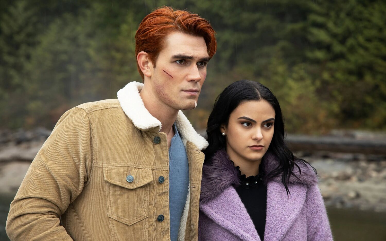 KJ Apa y Camila Mendes en 'Riverdale'