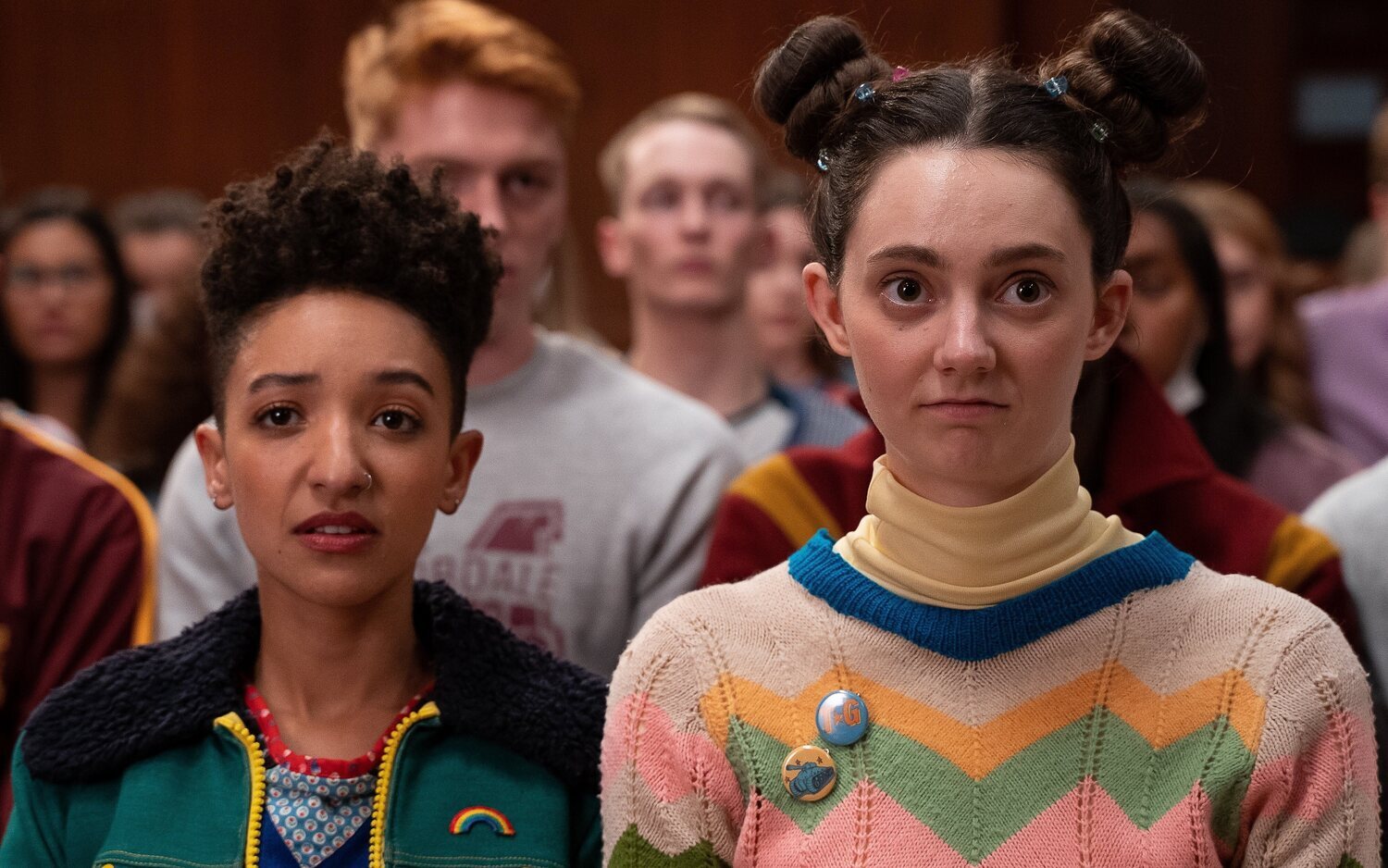 Tanya Reynolds (Lily) y Patricia Allison (Ola) en 'Sex Education'