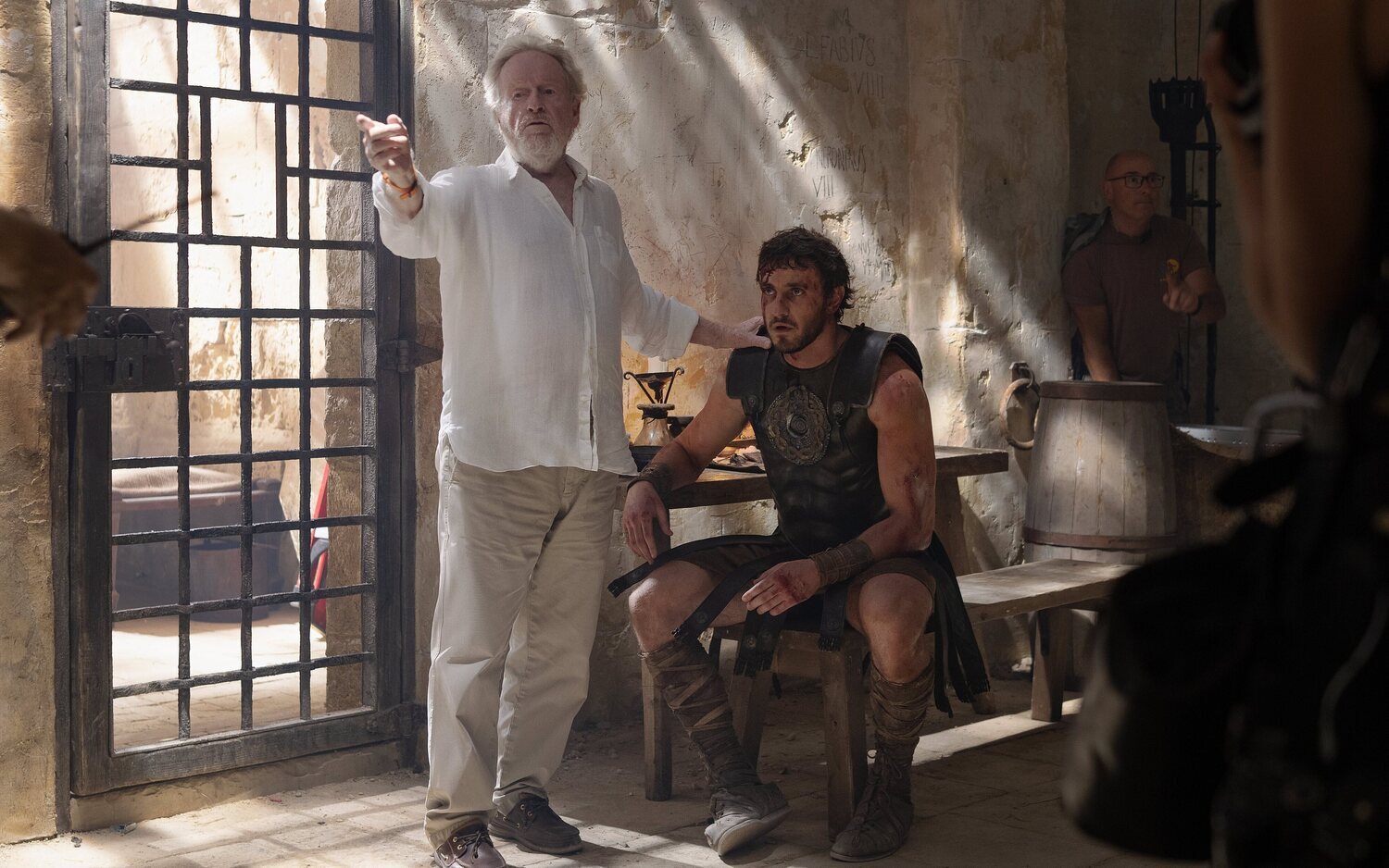 Ridley Scott y Paul Mescal en el rodaje de 'Gladiator II'