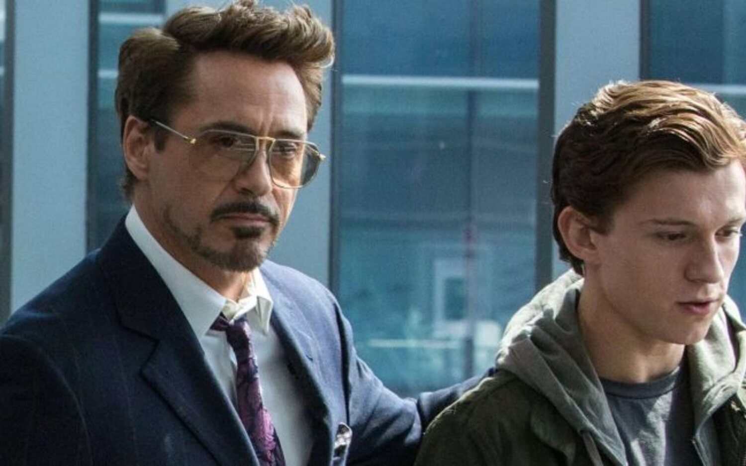 Tony Stark (Robert Downey Jr.) y Peter Parker (Tom Holland) en el UCM