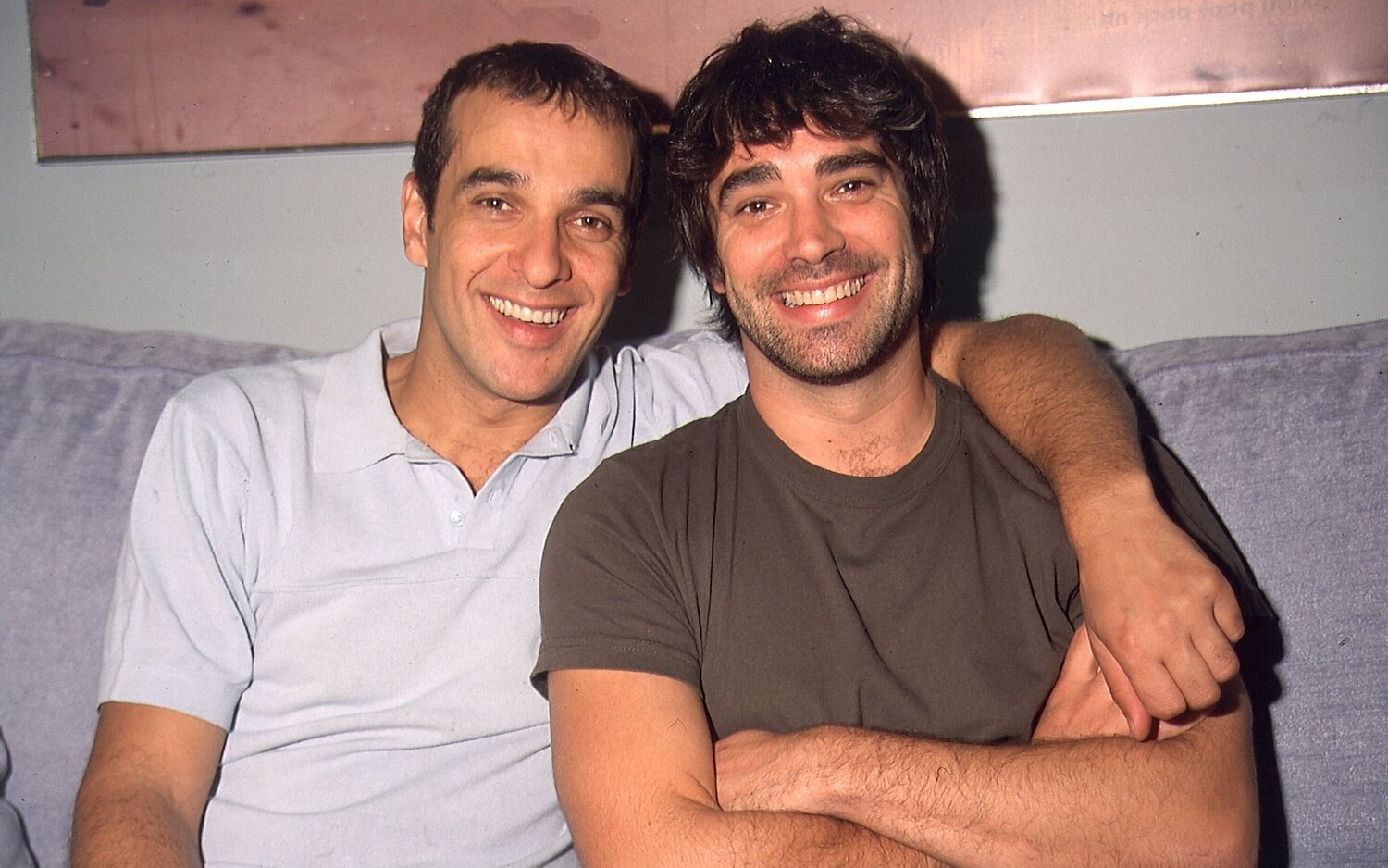Así ha sido el reencuentro de Luis Merlo y Adrià Collado en LQSA con  guiño a Aquí no hay quien viva: ¿Eres gay? - eCartelera