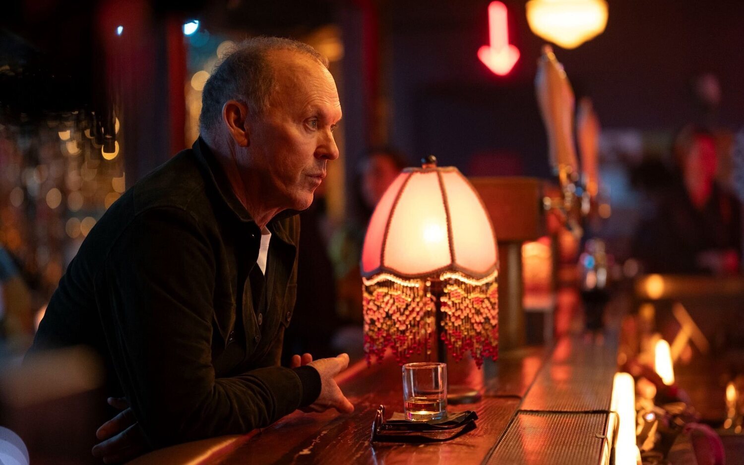 Michael Keaton busca la redención como padre en 'Con el agua al cuello'