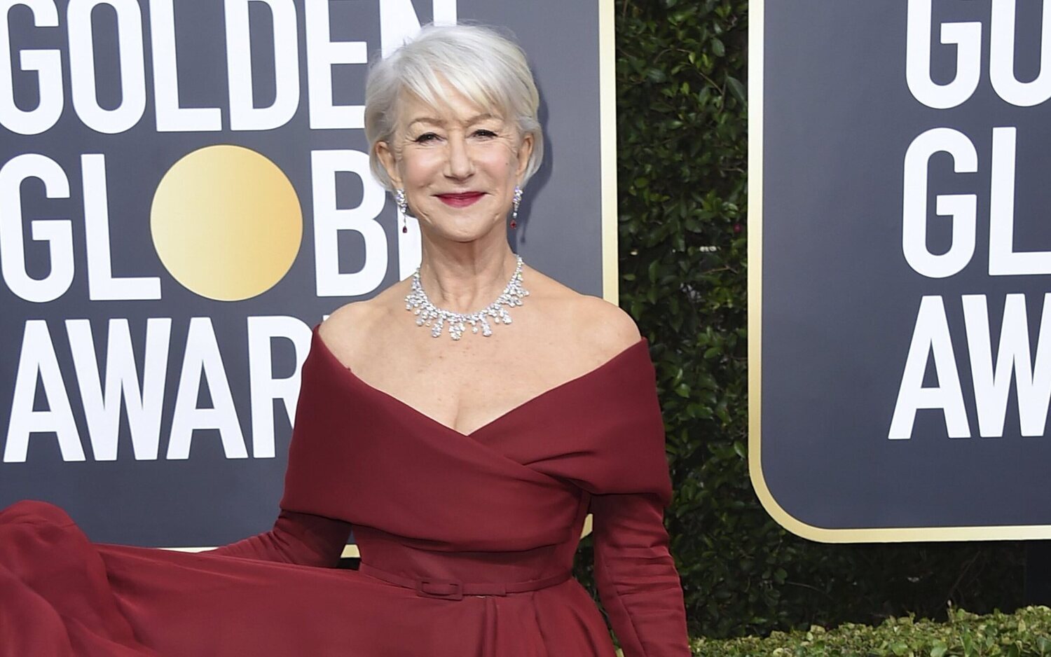 Helen Mirren en la alfombra roja de los Globos de Oro 2020