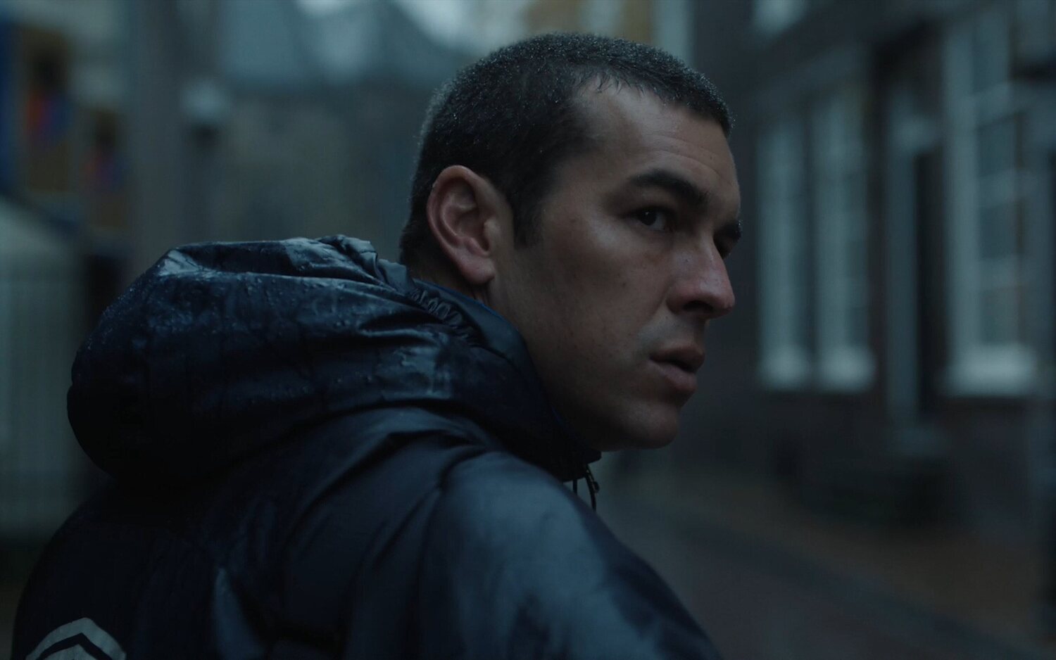 Mario Casas es Sergio en 'Muy lejos'