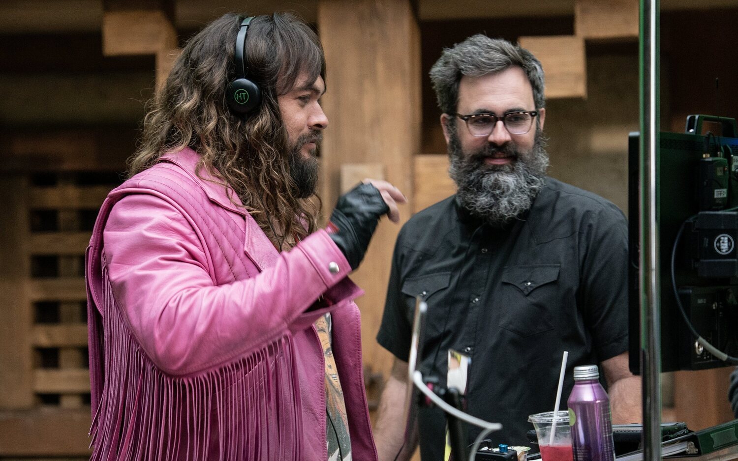 Jared Hess y Jason Momoa en el rodaje de 'Una película de Minecraft'
