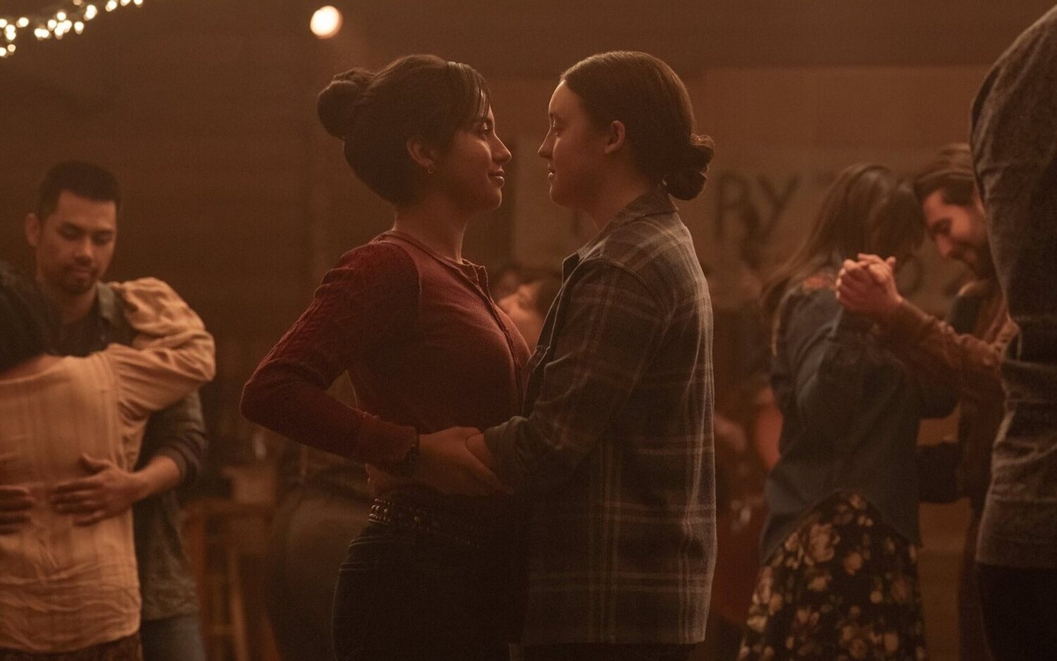 Isabela Merced y Bella Ramsey en 'The Last Of Us'