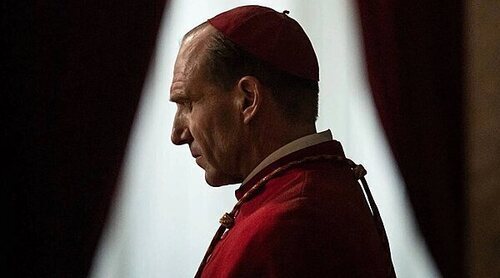 Hasta los cardenales están viendo 'Cónclave' para ver cómo funciona el proceso