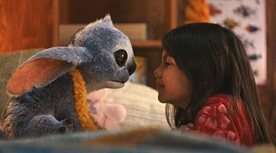 Disney por fin se acuerda de Lilo en el adorable nuevo póster de 'Lilo y Stitch', que apunta a un estreno histórico