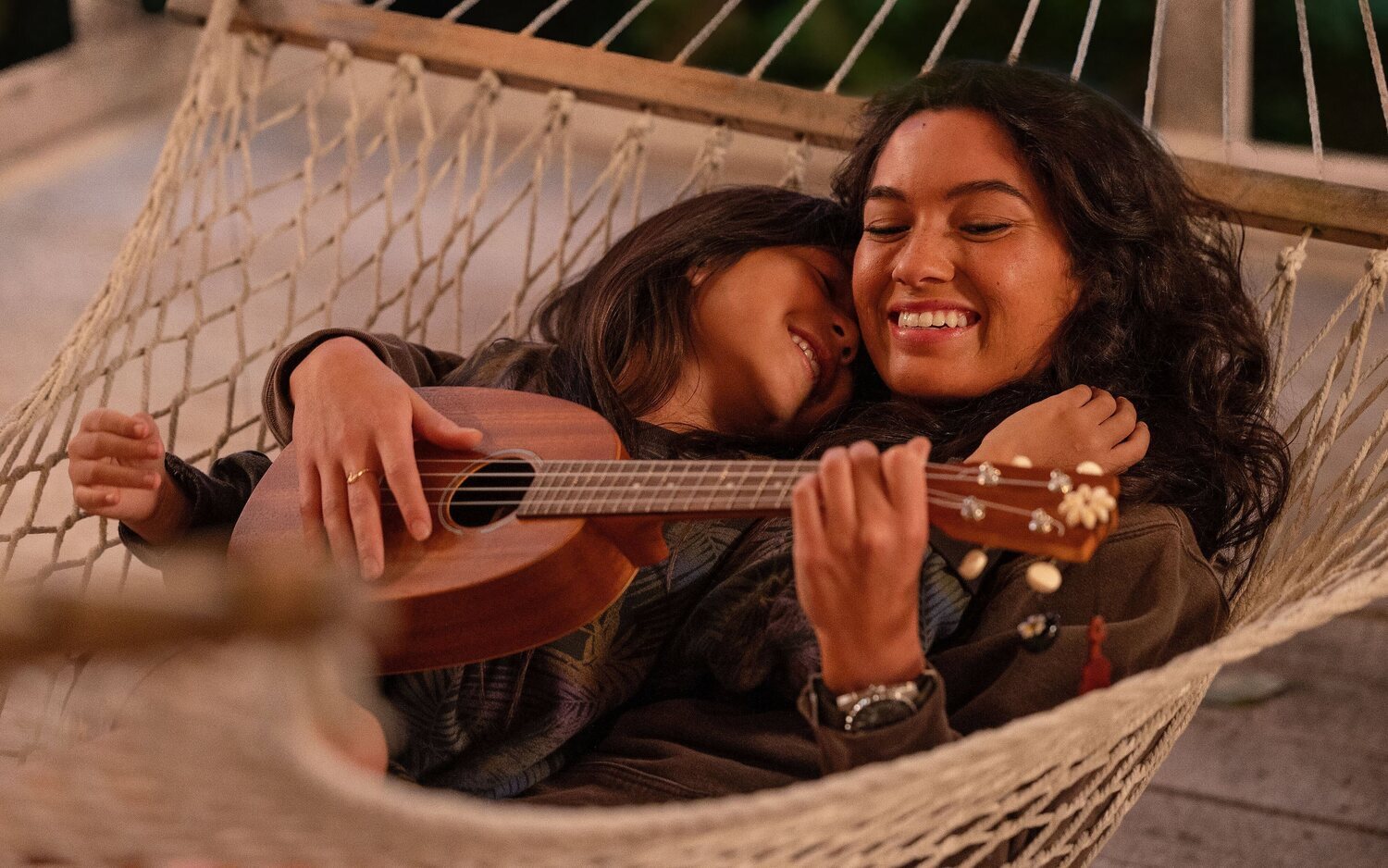 Maia Kealoha y Sydney Agudong en un precioso momento musical