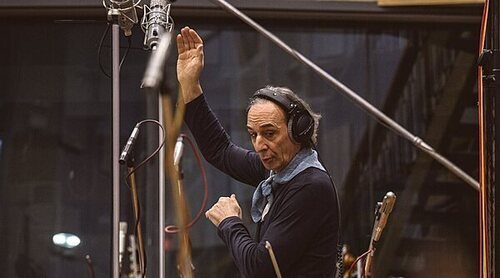 Alexandre Desplat convierte el terror y la aventura en música para 'Jurassic World: El renacer'