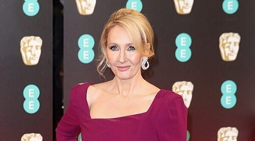 Asqueroso comentario tránsfobo de J.K. Rowling comparando a las "mujeres con pene" con la magia