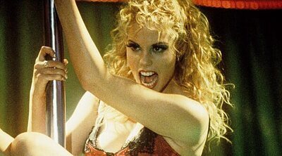 Elizabeth Berkley agradece al colectivo LGBTQ+ el apoyo a 'Showgirls': "Fue adelantado a su tiempo"
