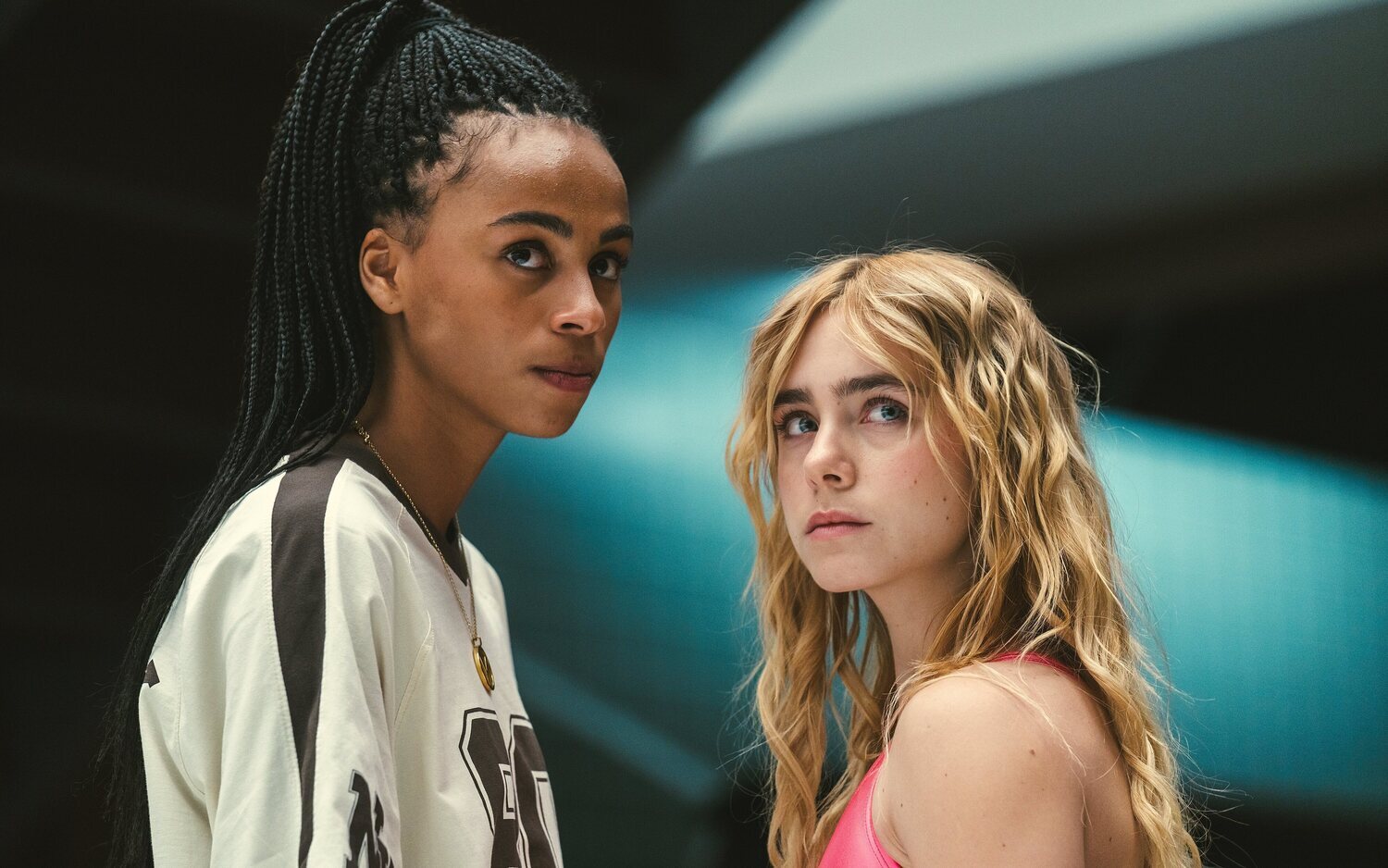 Nira Osahia y Clara Galle en 'Olympo'