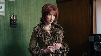 Los 2.000 y Yurena surcan en cometa por Netflix con el tráiler de 'Superestar'