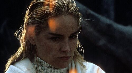 El reboot de 'Instinto básico' podría tener de vuelta a Sharon Stone y promete ser "anti-woke"