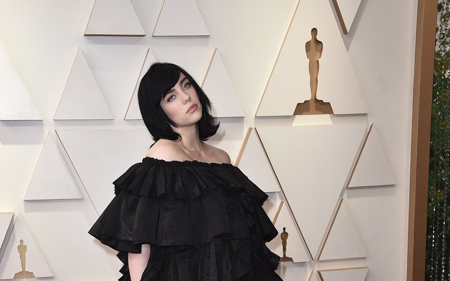 Billie Eilish prepara algo junto a James Cameron y lo anuncia en su último concierto