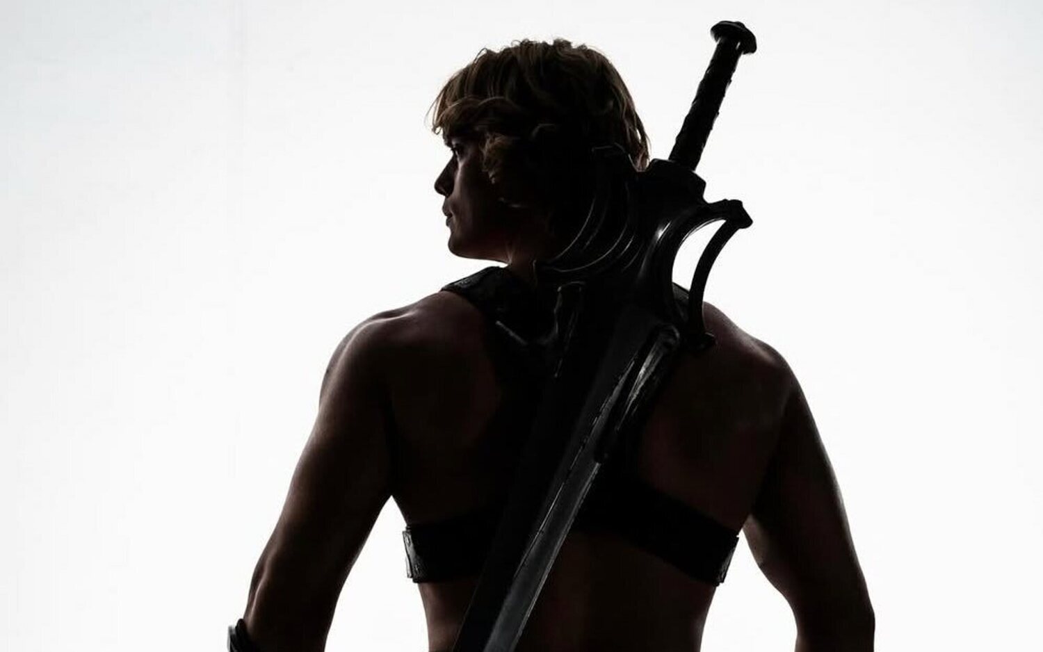 Primera imagen de Nicholas Galitzine con el traje de 'Masters of the Universe'