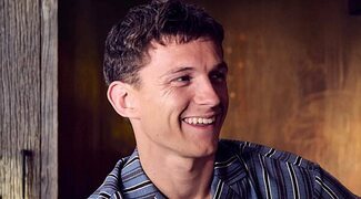 Tom Holland siembra el caos con la foto de un "rodaje secreto", pero puede que no sea lo que pensamos