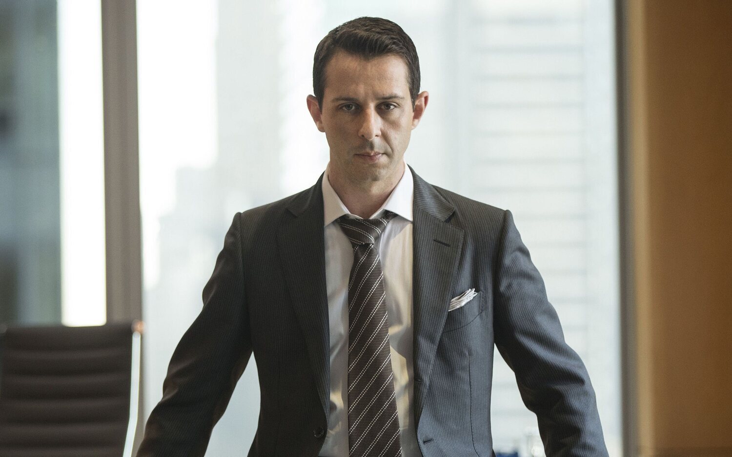 Jeremy Strong ya tiene experiencia interpretando a millonarios de dudosa moral