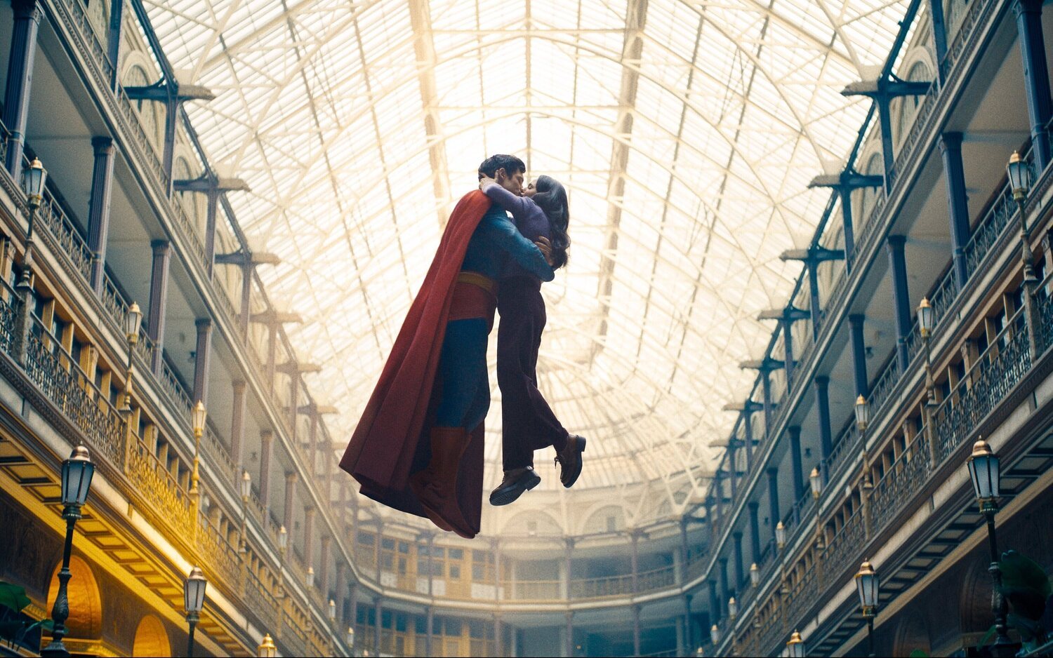 DC le gana la batalla a Marvel con 'Superman'