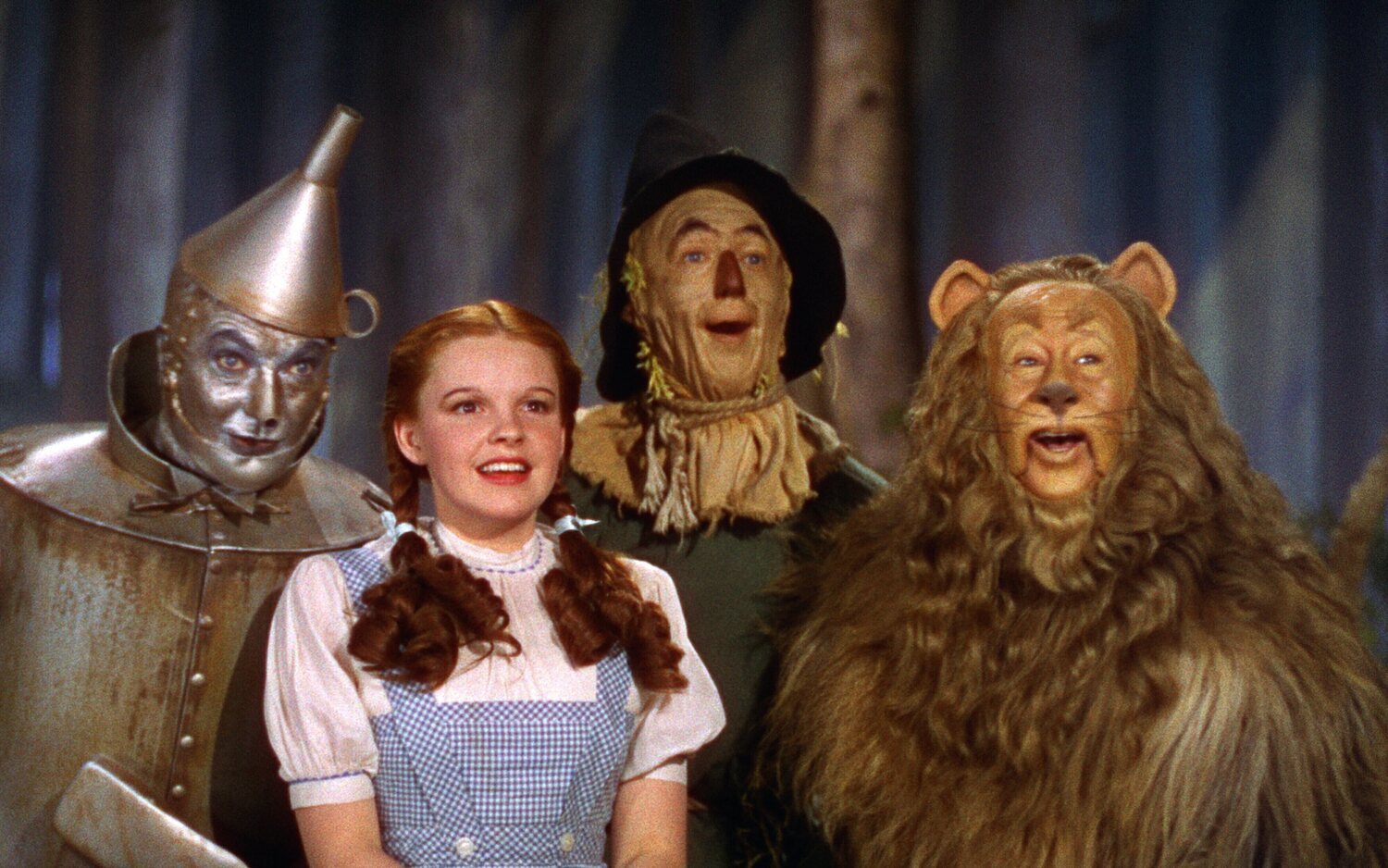 Dorothy, El Espantapájaros, El Hombre de Hojalata, y León en 'El Mago de Oz'