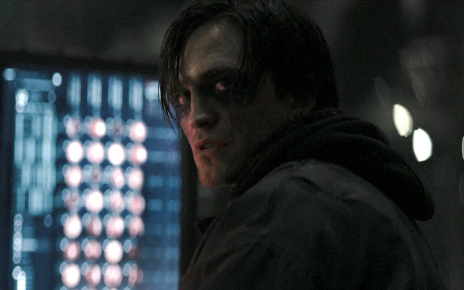Robert Pattinson como Bruce Wayne