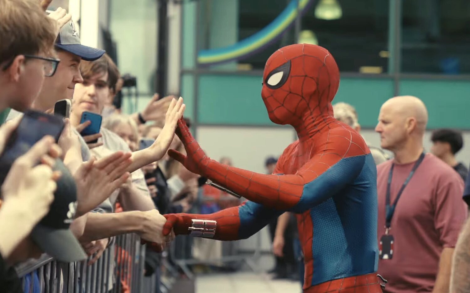 Spider-Man saluda a sus fans en Glasgow