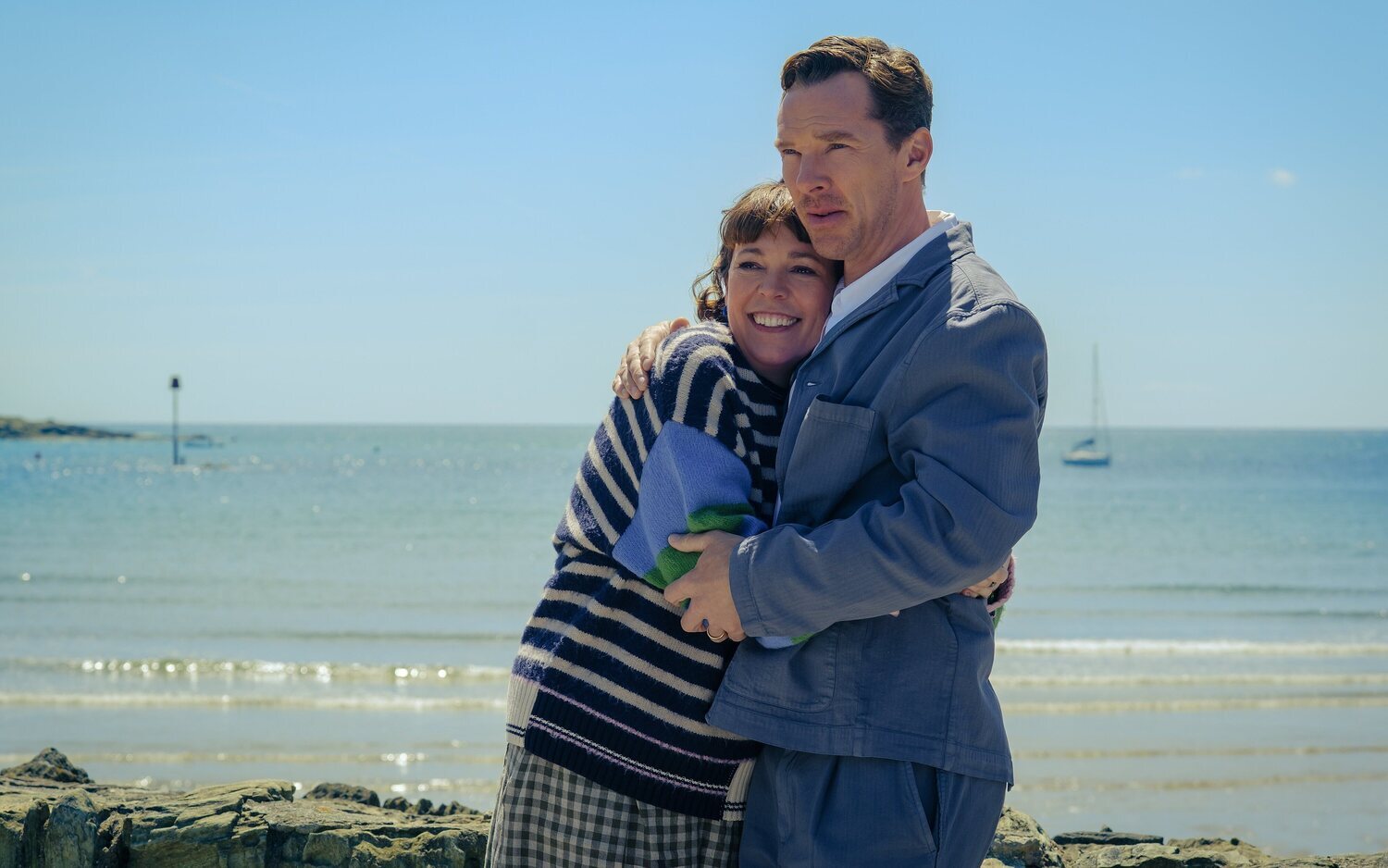 Olivia Colman y Benedict Cumberbatch airean las diferencias de su matrimonio en este clip exclusivo de 'Los Rose'