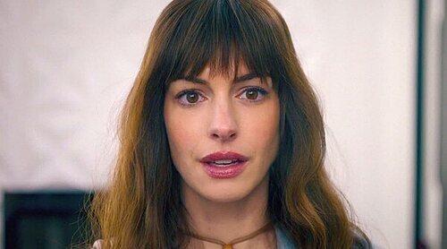 Anne Hathaway se recupera con elegancia de una aparatosa caída en el rodaje de 'El diablo viste de Prada 2'