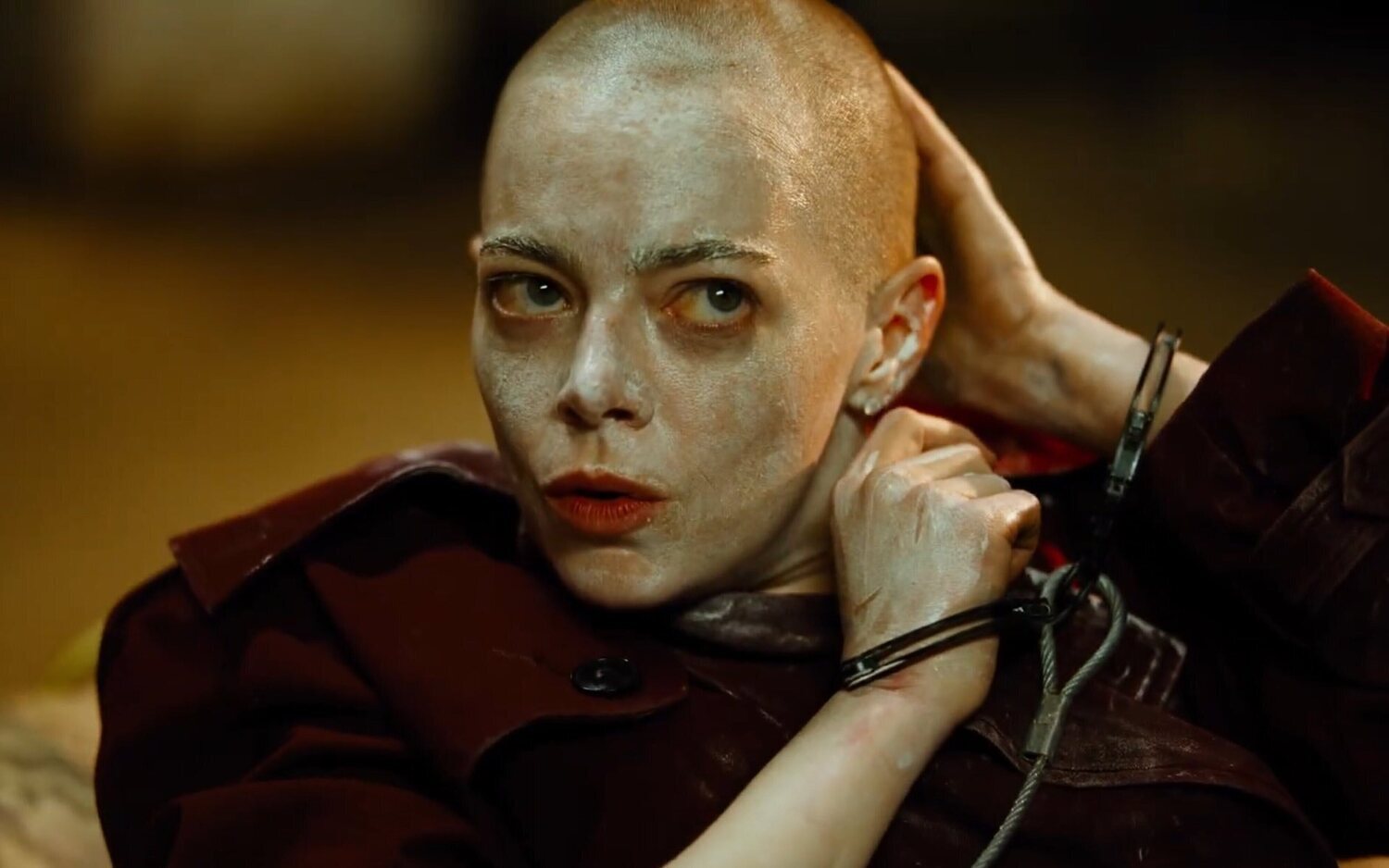 Emma Stone rapada en 'Bugonia'