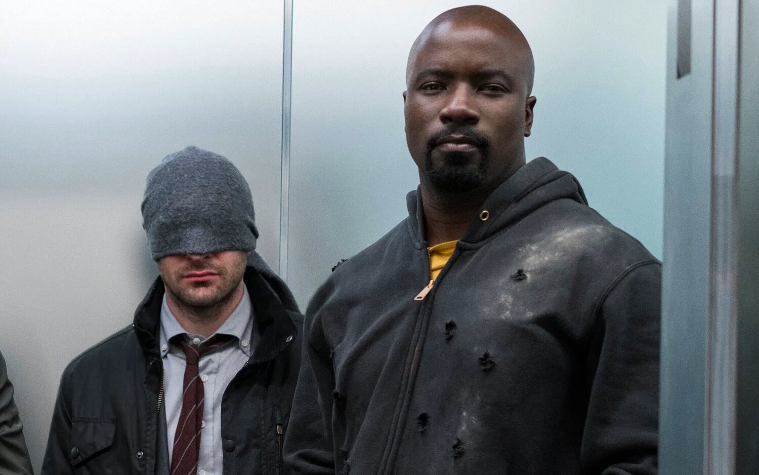Charlie Cox y Mike Coulter en 'The Defenders'