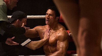 La crítica se rinde ante Dwayne Johnson en 'The Smashing Machine', su primer trabajo dramático