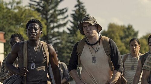 La proyección inmersiva de 'La larga marcha' que te obliga a caminar 5 kilómetros sin parar (aunque no te mueres si lo haces)