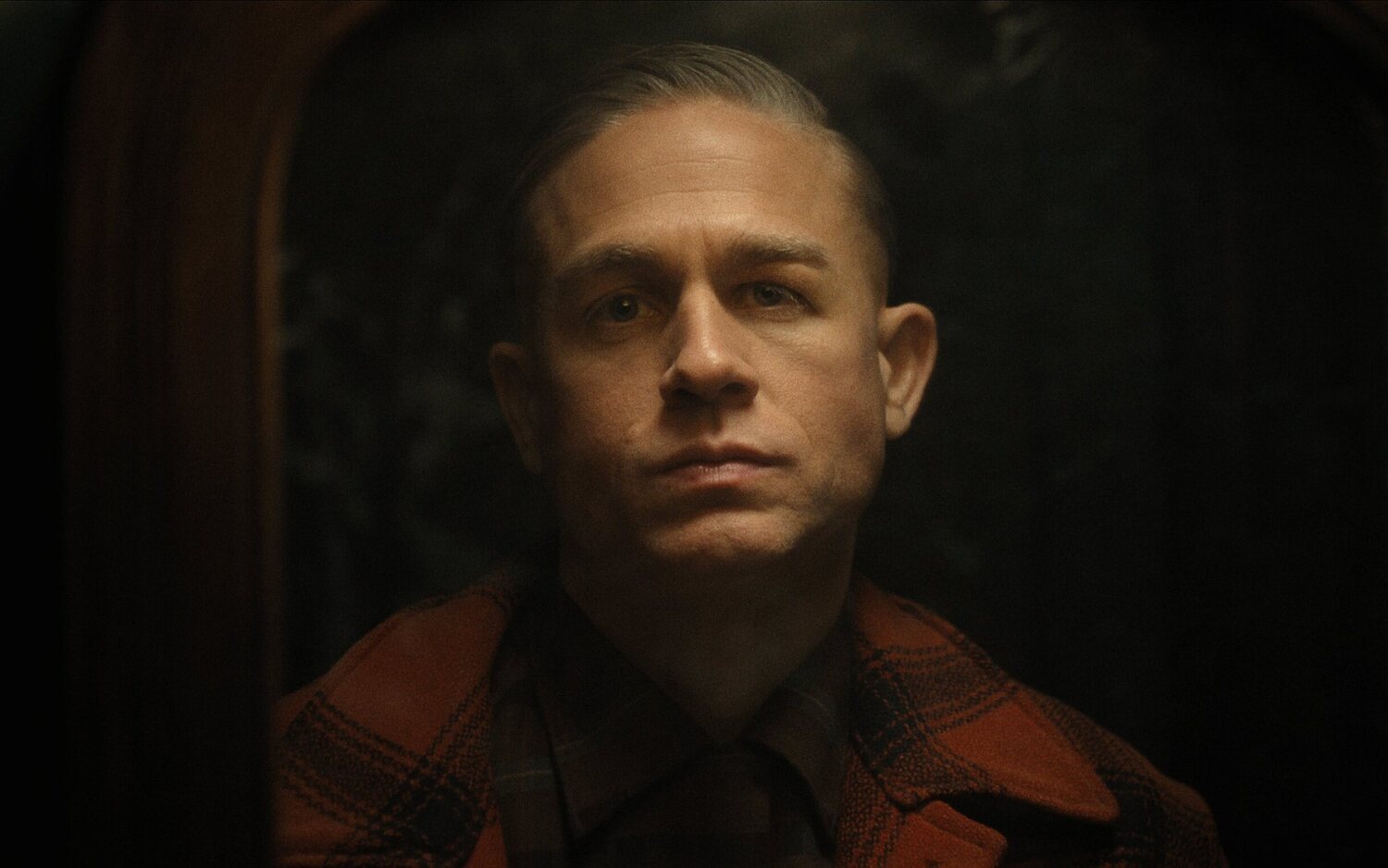 Charlie Hunnam es Ed Gein