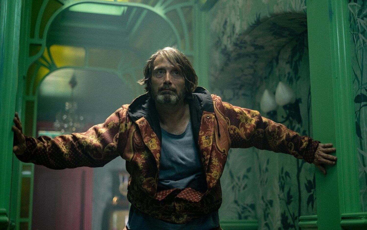 Mads Mikkelsen en 'Dust Bunny'