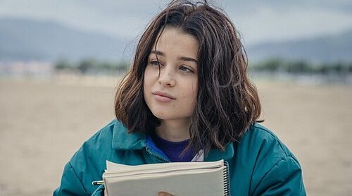 'Sigue mi voz': Klara (Berta Castañé) da un paso hacia el mundo en este clip de la nueva adaptación de Wattpad