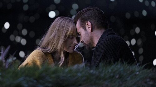 'Un gran viaje atrevido y maravilloso': Margot Robbie y Colin Farrell enamoran en un fallido romance fantástico