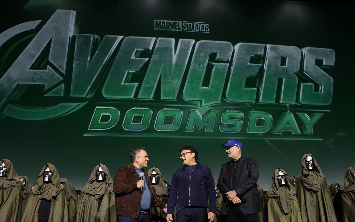 Los hermanos Russo y Kevin Feige en la presentación de 'Avengers: Doomsday'