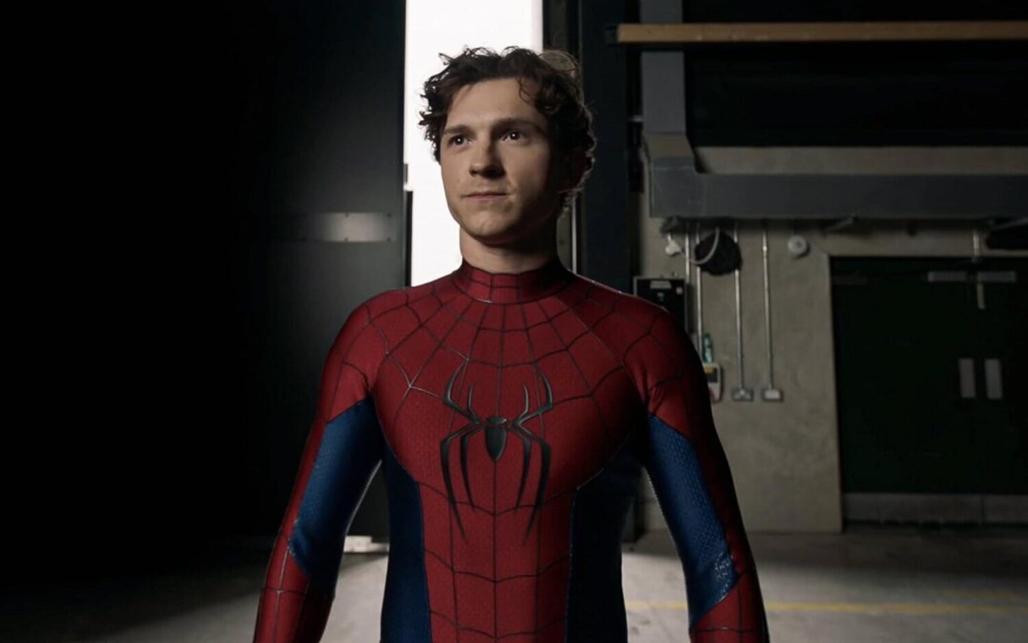 Tom Holland con el nuevo traje de 'Spider-Man: Brand New Day'