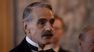 'Los inmortales' tienen nuevo villano: Jeremy Irons será el jefe de los Vigilantes en el remake de Chad Stahelski