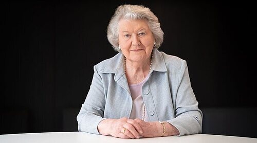 Muere Patricia Routledge, actriz de 'Keeping Up Appearances', a los 96 años