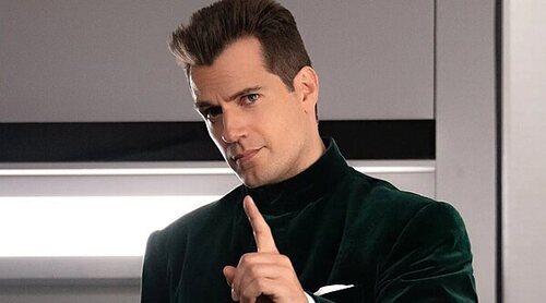 Henry Cavill de silicona y a tamaño real: Un hombre encarga el muñeco y se vuelve viral