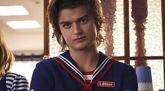 Joe Keery oficia una boda caracterizado como Steve Harrington de 'Stranger Things' y se vuelve viral